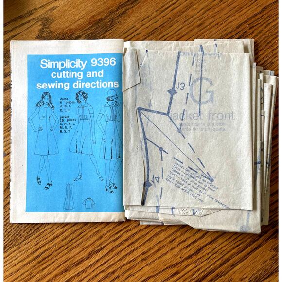 UNCUT Vintage 1970s Simplicity 9396 Sewing Pattern Size XXS Flowy Dress & Jacket - Picture 3 of 4